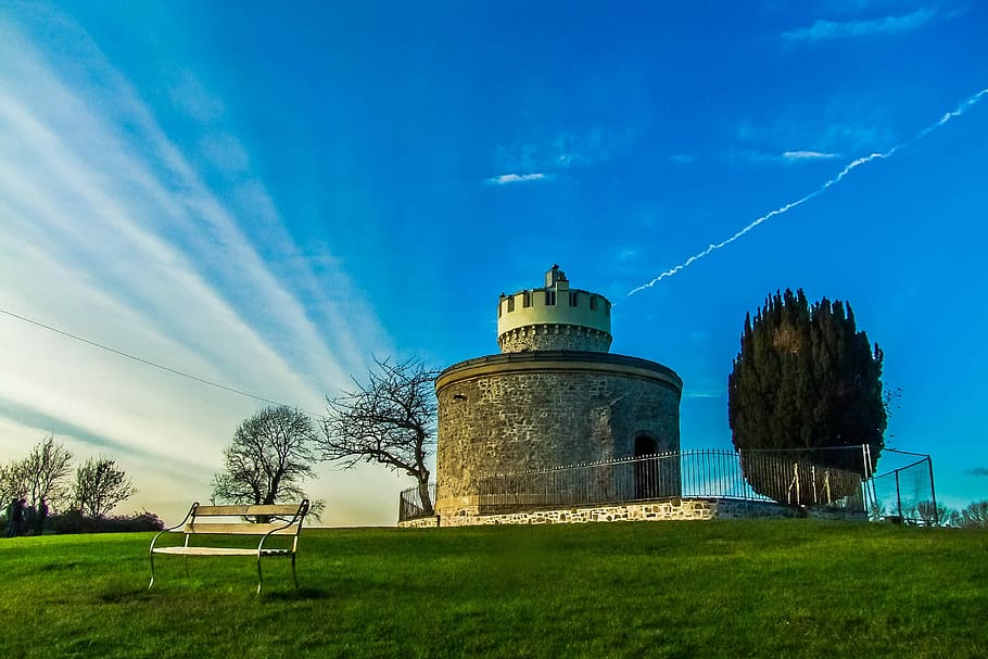 Bristol, budova, nebe, tráva, exteriér budovy, strom, nikdo, venkovské scény, venku, stavba, architektura, mrak - nebe, rostlina, Příroda, přistát, pole, modrý, krajina, zelená barva, věž, minulost, životní prostředí, 2K