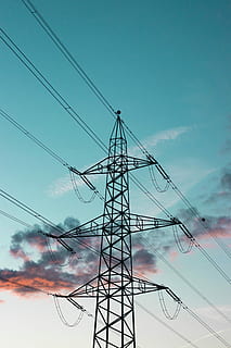 Foto, schwarz, Sendemast, elektrisch, Turm Flachwinkelfotografie, Stromleitung, Turm, Himmel, Wolke, Linie, Elektrizität, elektrische Kraftübertragung, Kabel, Strommast, Technologie, Kraftstoff- und Stromerzeugung, Netzteil, Flachwinkelansicht, Verbindung, wolke - himmel, Komplexität, keine Leute, Natur, Tag, Metall, Blau, draußen, gebaute Struktur, die Architektur, elektrische Ausrüstung, Telefonleitung, elektrische Komponente, 5K, CC0, gemeinfrei, lizenzfrei