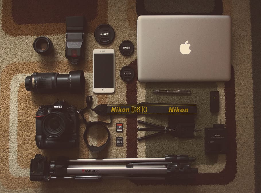 camera, versnelling, voorwerpen, fotografie, technologie, macbook, fotografie thema's, camera - fotografische apparatuur, binnenshuis, lens - optisch instrument, geen mensen, fotografische apparatuur, detailopname, digitale camera, stilleven, recht boven, retro gestileerd, uitrusting, communicatie, tafel, tekst, nostalgie, film camera, thuis videocamera, 4K