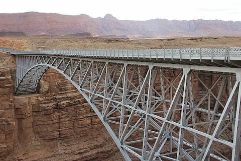 arquitectura, pont, edifici, construcció, presa, la llum del dia, desert, referència, paisatge, la meva, a l'aire lliure, carretera, acer, turisme, sistema de transport, viatjar, viaducte, muntanya, estructura construïda, pont - estructura feta per l'home, connexió, cap gent, Serra, naturalesa, cel, dia, arc, transport, destinacions de viatge, escenics - natura, medi ambient, bellesa a la natura, pont d’arc, 5K