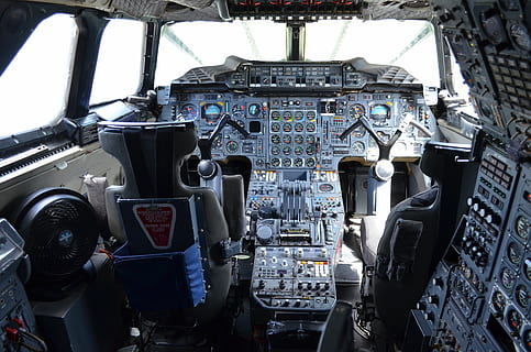 Foto, schwarz, grau, Flugzeug-Cockpit, Innere, Schalttafel, Kabine, Innerhalb, Concorde, Cockpit, Ebene, Pilot, Transportmittel, Flugzeug, Transport, Luftfahrzeug, Fahrzeuginnenraum, Steuerung, Komplexität, Tag, keine Leute, drinnen, Technologie, Reise, Instrumententafel, Luft-und Raumfahrtindustrie, Spur, Rückansicht, öffentliche Verkehrsmittel, 4K, CC0, gemeinfrei, lizenzfrei