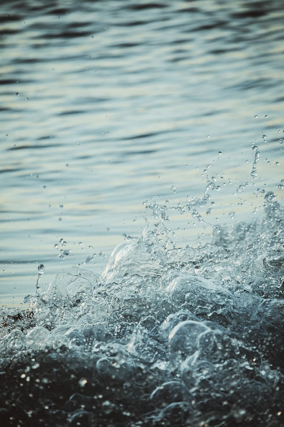 Foto, Karosserie, Wasser, Wassertropfen, Nahansicht, Fotografie, Textur, Spritzen, Welle, Rau, Natur, Bewegung, keine Leute, Tag, selektiver Fokus, Meer, Vollbild, Ufergegend, Schönheit in der Natur, draußen, plantschen, High Angle View, Sport, Wassersport, nass, fließendes Wasser, Reinheit, fließend, 5K
