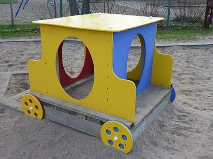 entrenar, parque, juego, módulo, divertido, infancia, amarillo, patio de recreo, nadie, arena, día, tierra, equipo de juego al aire libre, multi color, al aire libre, azul, playa, arquitectura, naturaleza, forma, el plastico, centrarse en primer plano, ausencia, forma geometrica, estructura construida, 4K, CC0, dominio público, libre de derechos