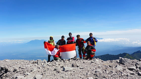 sommet, suivi, Montagne, Indonésie, mahameru, Piste, aventure, groupe de personnes, ciel, Vrais gens, Hommes, journée, la nature, Activité de loisir, femmes, groupe moyen de personnes, vacances, personnes, adulte, lumière du soleil, Voyage, bleu, les vacances, groupe, chaîne de montagnes, hommes matures, en plein air, 4K, CC0, domaine public, libre de droits