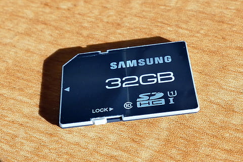 blue, samsung 32 gb adapter, brown, surface, sd, card, storage, data, technology, flash, digital, drive, plastic, device, electronic, computer, external, connect, equipment, accessory, usb, memory, pc, macro, mini, peripheral, extender, plug, port, slot, 3, 32, gb, text, communication, western script, indoors, table, no people, high angle view, close-up, still life, wood - material, sign, single object, message, black color, capital letter, sunlight, pattern, connection, 5K, CC0, public domain, royalty free