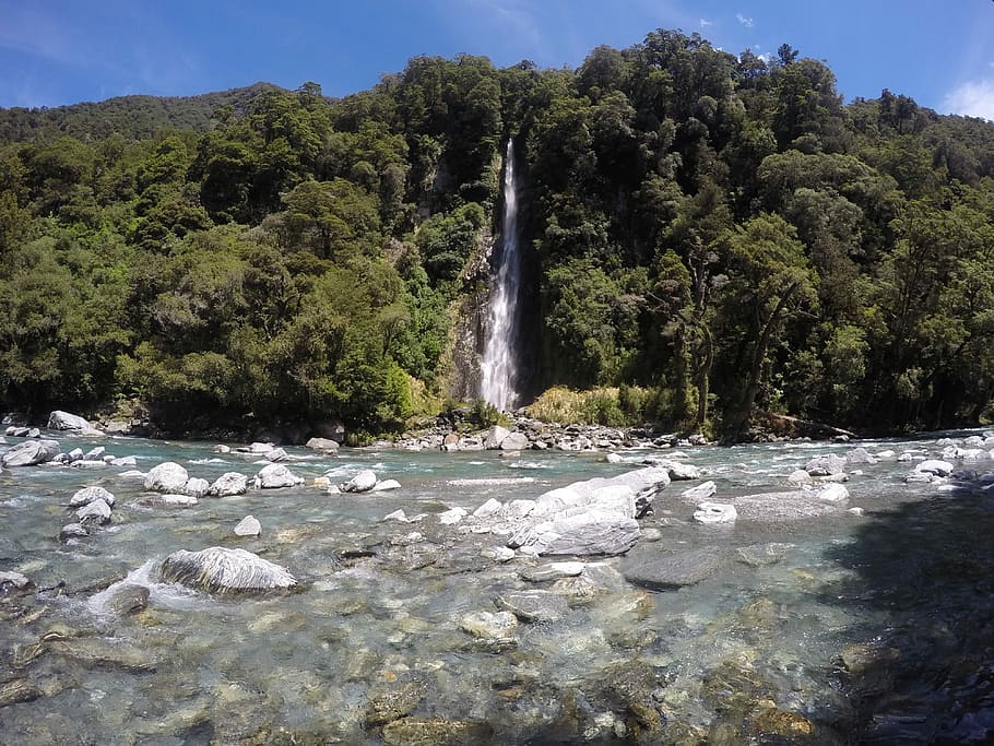 cascada, arbres, riu, roques, aigua, naturalesa, paisatge, corrent, caure, bosc, parc, verd, pedra, viatjar, natural, flux, que flueix, tropical, llac, turisme, a l'aire lliure, desert, escènic, moviment, rierol, nacional, estiu, tardor, estany, ningú, fullatge, medi ambient, arbre, cap gent, dia, planta, escenics - natura, bellesa a la natura, rock, aigua que flueix, sòlid, rock - object, tranquil·litat, escena tranquil·la, davant del mar, creixement, cel, poder a la natura, 4K