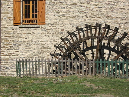 alba, ruota, mulino, esterno dell'edificio, struttura costruita, architettura, all'aperto, nessuno, giorno, legno - materiale, costruzione, natura, finestra, terra, sicurezza, Casa, luce del sole, storia, protezione, campo, parete, caratteristica della parete, 2K, CC0, dominio pubblico, privo di copyright