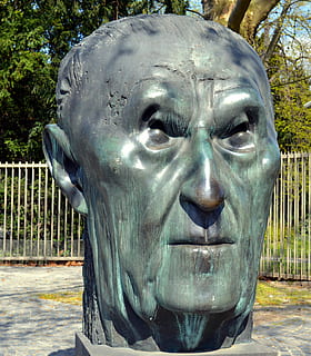grigio, verde, statua della testa, scultura, busto, capo, imponente, Konrad Adenauer, politico, governo, cancelliere, Bonn, storia, repubblica federale di, Germania, statua, avvicinamento, all'aperto, volto umano, giorno, persone, arte e artigianato, rappresentazione umana, rappresentazione, creatività, nessuno, somiglianza maschile, concentrarsi sulle conoscenze acquisite, luce del sole, mestiere, architettura, parco, parco - spazio creato dall'uomo, natura, confine, recinto, 2K, CC0, dominio pubblico, privo di copyright