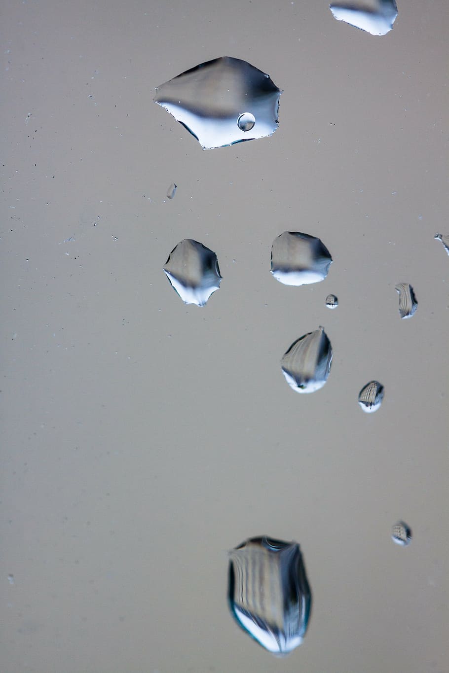pluja, gota de pluja, finestra, degoteig, humit, perles, microcosmos, macro, aigua, primer pla, cap gent, naturalesa, bombolla, a l'interior, marc complet, fons, transparent, vista d’angle alt, tirar, dia, reflexió, forma, tir de l'estudi, centrar-se en primer pla, mar, color plata, puresa, 4K