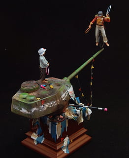 circ, miniatura, guerra, representació humana, representació, semblança masculina, natura morta, joguina, creativitat, a l'interior, art i artesania, tir de l'estudi, cap gent, figureta, ocupació, fons negre, longitud completa, semblança femenina, cremant, taula, 1080P, CC0, domini públic, lliure de regalies