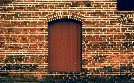 chiuso, Marrone, porta di metallo, Senza titolo, parete, porta, arco, mattone, strada, urbano, città, legna, Casa, design tradizionale, architettura, vecchio, vecchio sacramento, muro di mattoni, struttura costruita, esterno dell'edificio, costruzione, caratteristica della parete, finestra, giorno, nessuno, Entrata, modello, all'aperto, sicurezza, 5K, CC0, dominio pubblico, privo di copyright