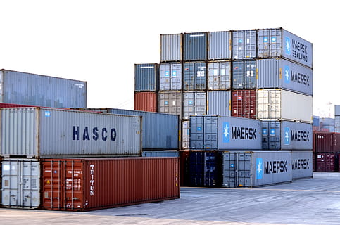 pile, intermodal, des conteneurs, récipient, espace de rangement, cargaison, livraison, Dock, quais, paysage, affaires, Commerce, exportation, importation, conteneur de fret, transport de fret, transport, port, quai commercial, industrie, entrepôt, empiler, livrer, mode de transport, architecture, jetée, la nature, eau, chambre domestique, personne, structure construite, entrepôt de distribution, en plein air, économie, acier, alliage, 1080P, CC0, domaine public, libre de droits