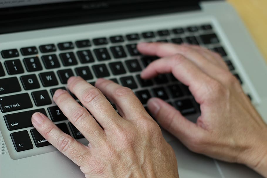 kişi, el, macbook, profesyonel, klavyede eller, tuş takımı, bilgi işlem, yazarak, dizüstü, kablosuz teknoloji, teknoloji, dizüstü bilgisayar kullanarak, iletişim, bilgisayar klavyesi, bilgisayar, bağ, insan eli, insan vücudu parçası, bilgisayar donanımı, içeriye, vücut parçası, parmak, insan parmağı, bir kişi, bilgisayar tuşu, 5K