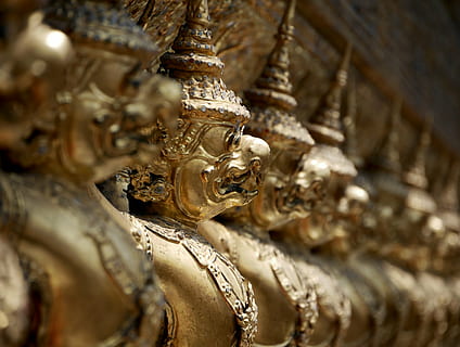 statue, fugl, tempel, væsen, hær, guld, Thailand, thai, religion, Asien, skulptur, arkitektur, gylden, guldfarvet, menneskelig repræsentation, ingen mennesker, rejsemål, indendørs, dag, Kunst og håndværk, repræsentation, bygget struktur, spiritualitet, håndværk, tro, sted for tilbedelse, kreativitet, selektiv fokusering, mandlig lighed, historie, fortiden, bygning, udsmykkede, 4K, CC0, offentligt domæne, royaltyfrie