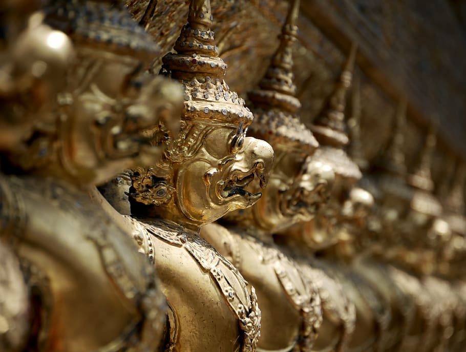 statue, fugl, tempel, væsen, hær, guld, Thailand, thai, religion, Asien, skulptur, arkitektur, gylden, guldfarvet, menneskelig repræsentation, ingen mennesker, rejsemål, indendørs, dag, Kunst og håndværk, repræsentation, bygget struktur, spiritualitet, håndværk, tro, sted for tilbedelse, kreativitet, selektiv fokusering, mandlig lighed, historie, fortiden, bygning, udsmykkede, 4K