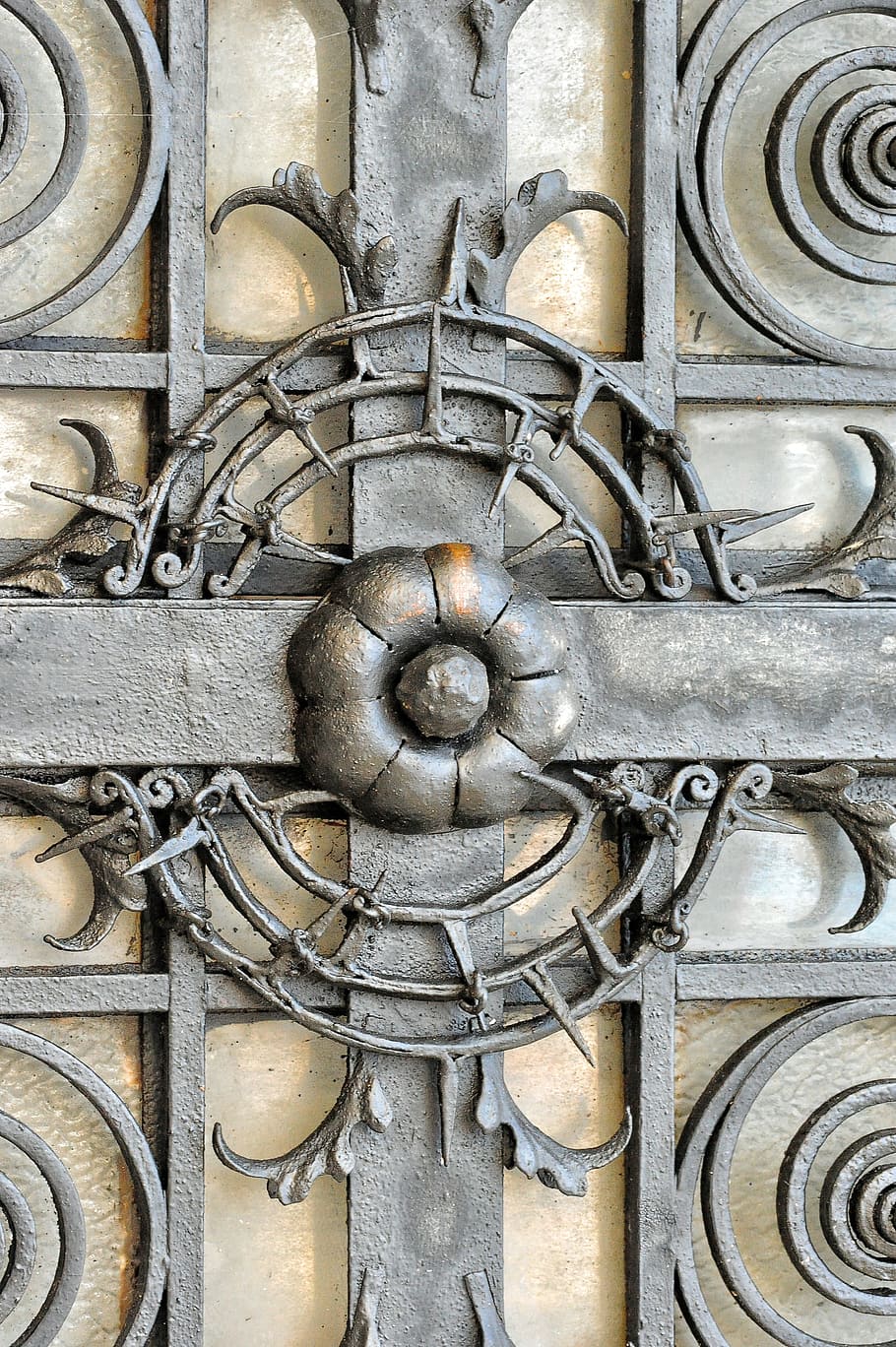 žehlička, rez, textura, malovat, rámec, umělecký, historik, brána, umění a řemesla, nikdo, celý rám, řemeslo, detail, den, pozadí, tvořivost, architektura, minulost, řezbářství - řemeslný výrobek, Dějiny, vzor, design, lidské zastoupení, sochařství, kov, zastoupení, vchod, starý, basreliéf, květinový vzor, vyšperkovaný, 4K