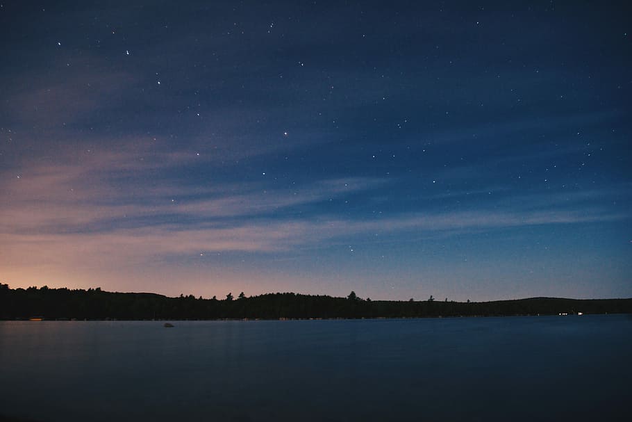 fotografie panoramică, calm, corp, apă, noapte, cer, nor, siluetă, apus de soare, răsărit, albastru, mare, lac, râu, ocean, stea, scenice - natura, liniște, frumusețe în natură, o scenă liniștită, stea - spațiu, nici o persoana, natură, astronomie, spaţiu, nor - cer, scenă non-urbană, copac, idilic, mediu inconjurator, în aer liber, spațiu și astronomie, 5K