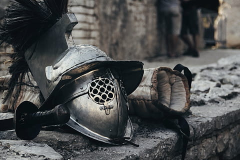 foto, helm gladiator, budak, pejuang, gigi, senjata, arena, Roma, sejarah, tentara, kuno, sederhana, pahlawan, baja, pertarungan, pria, pedang, melindungi, helm, ksatria, perang, pisau, tidak ada orang, hari, di luar rumah, merapatkan, fokus pada latar depan, sepatu, Arsitektur, tua, ditinggalkan, dinding, kota, masa lalu, jalan, struktur yang dibangun, keamanan, masih hidup, rusak, bahan kayu, objek tunggal, isu sosial, baju zirah, kulit, 5K, CC0, domain publik, bebas royalti