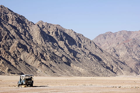 paisatge, fons, naturalesa, sec, Land Rover, imatge de fons, muntanya, desert, clima àrid, transport, Serra, manera de transport, vehicle terrestre, automòbil, medi ambient, escenics - natura, carretera, terra, cel, dia, cel clar, cap gent, viatjar, bellesa a la natura, clima, a l'aire lliure, 5K, CC0, domini públic, lliure de regalies