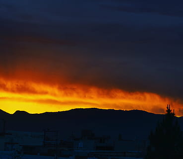 borrós, núvols, fosc, vespre, tarda, paisatge, muntanyes, naturalesa, a l'aire lliure, escènic, silueta, cel, sol, arbres, posta de sol, muntanya, sortida del sol - alba, núvol - cel, bellesa a la natura, color taronja, exterior de l'edifici, arquitectura, cap gent, escenics - natura, estructura construïda, medi ambient, calor - temperatura, comunicació, senyal d'advertència, signe, poder a la natura, 2K, CC0, domini públic, lliure de regalies