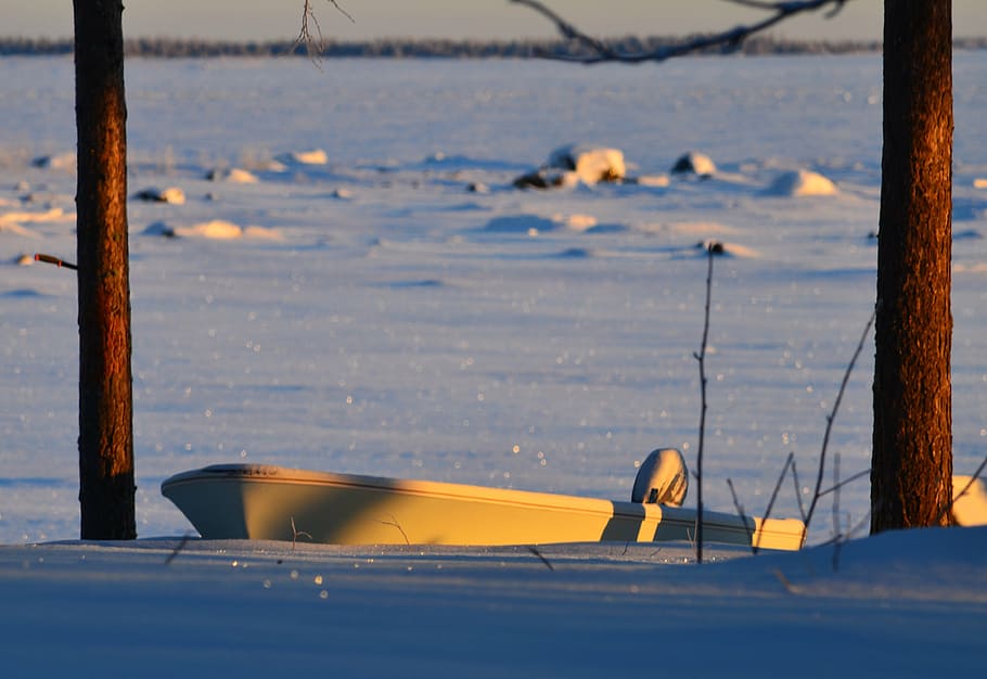 gel, neu, fred, hivern, blanc, nevat, suècia, paisatges, llac, Costa, solglimt, tarda, piteå, norrbotten, norrland, vaixell, aigua, vaixell nàutic, mar, naturalesa, dia, transport, manera de transport, cap gent, centrar-se en primer pla, a l'aire lliure, bellesa a la natura, terra, llum solar, platja, enfocament selectiu, seguretat, temperatura de fred, veler, flotant a l'aigua, 4K