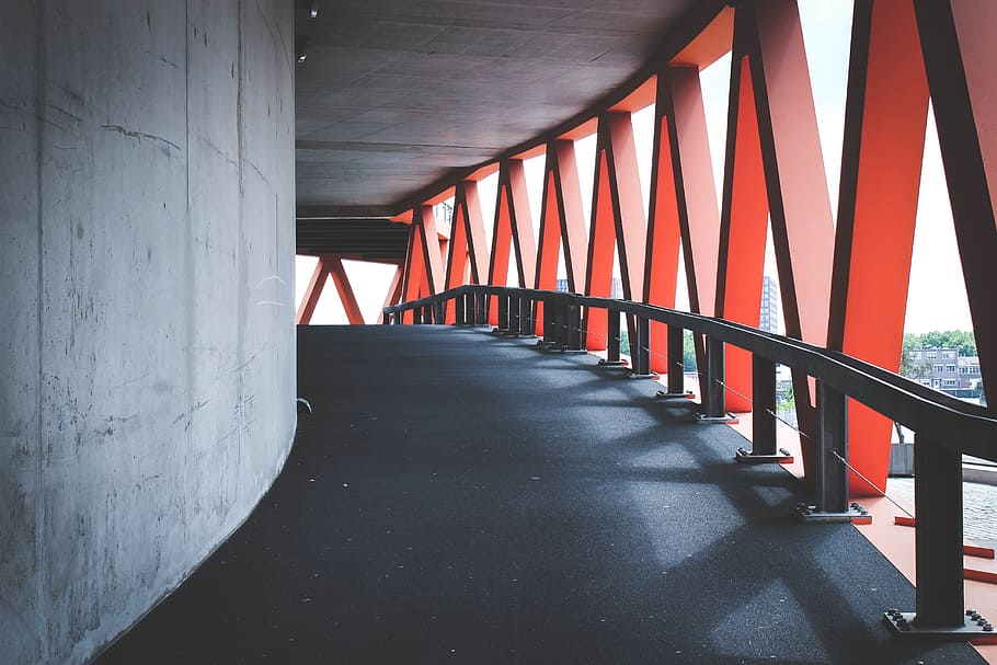 arquitectura, edificio, infraestructura, puente, acero, metal, estructura construida, el camino a seguir, columna arquitectonica, dirección, transporte, nadie, conexión, día, puente - estructura hecha por el hombre, adentro, luz del sol, barandilla, sombra, naturaleza, la carretera, sendero, perspectiva decreciente, techo, columnata, hormigón, 5K