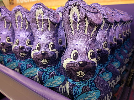 porpra, decoracions de conill, caixa, Pasqua, conill de Pasqua, Feliç Pasqua, conillets de xocolata, ou de Pasqua, decoració de pasqua, colorit, violeta, dolç, tractar, llebre de milka, conill, Milka, pollastre, Pasqua kücken, ou, primavera, alegre, bonic, cristià, cristianisme, fe, diumenge de Pasqua, Dilluns de Pasqua, ous de Pasqua, pintura, símbol, religiós, catòlics, ritual, religió, bon divendres, costums, resurrecció, jesús, Crist, Església, caça d’òvuls, bíblia, decoració, cultures, asia, art i artesania, representació, primer pla, artesania, escultura, cap gent, creativitat, estàtua, dia, part del cos dels animals, ornamentat, un animal, representació humana, creença, espiritualitat, 4K, CC0, domini públic, lliure de regalies