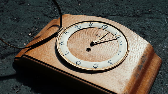 fotografia ravvicinata, Marrone, di legno, incorniciato, orologio analogico, 00:06, antico, classico, orologio, tempo, Vintage ▾, vista dall'alto, vecchio stile, nessuno, giorno, avvicinamento, in casa, quadrante, mano minuta, numero, legno - materiale, strumento del tempo, in stile retrò, cerchio, precisione, lancetta dell'orologio, forma geometrica, natura morta, forma, accessorio personale, 4K, CC0, dominio pubblico, privo di copyright