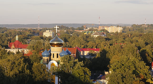 tilsit, sovetsk, arquitectura, exterior de l'edifici, estructura construïda, arbre, lloc de culte, edifici, religió, planta, creença, espiritualitat, naturalesa, cel, cap gent, cúpula, ciutat, història, dia, destinacions de viatge, a l'aire lliure, paisatge urbà, fletxa, 4K, CC0, domini públic, lliure de regalies