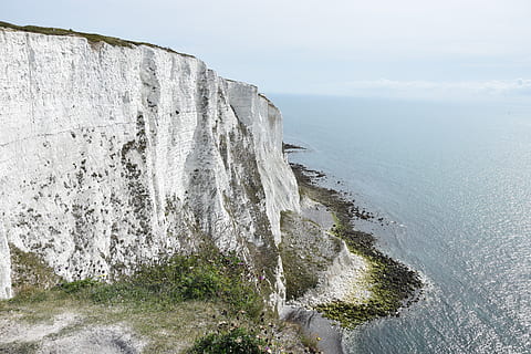 scogliere bianche, Dover, scogliere, Inghilterra, costa, mare, cielo, bellezza nella natura, acqua, scogliera, scenics - natura, natura, giorno, nessuno, roccia, terra, scena tranquilla, roccia - oggetto, solido, la tranquillità, spiaggia, pianta, formazione rocciosa, scena non urbana, all'aperto, eroso, costa rocciosa, 5K, CC0, dominio pubblico, privo di copyright