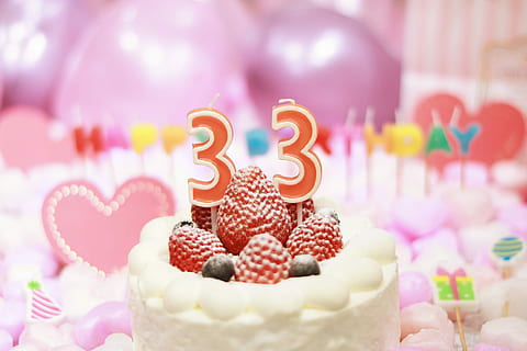 blanc, curt, pastís, maduixa, postres, menjar, menjar dolç, cupcake, celebració, aniversari, gel, gourmet, caramels, decoració, festa - esdeveniment social, cap gent, color rosa, al forn, berenar, pastís d'aniversari, dolç, menjar i beguda, esdeveniment, indulgència, esdeveniment de celebració, forma del cor, espelmes d'aniversari, temptació, emoció positiva, dia de Sant Valentí: vacances, pastís de boda, 1080P, CC0, domini públic, lliure de regalies
