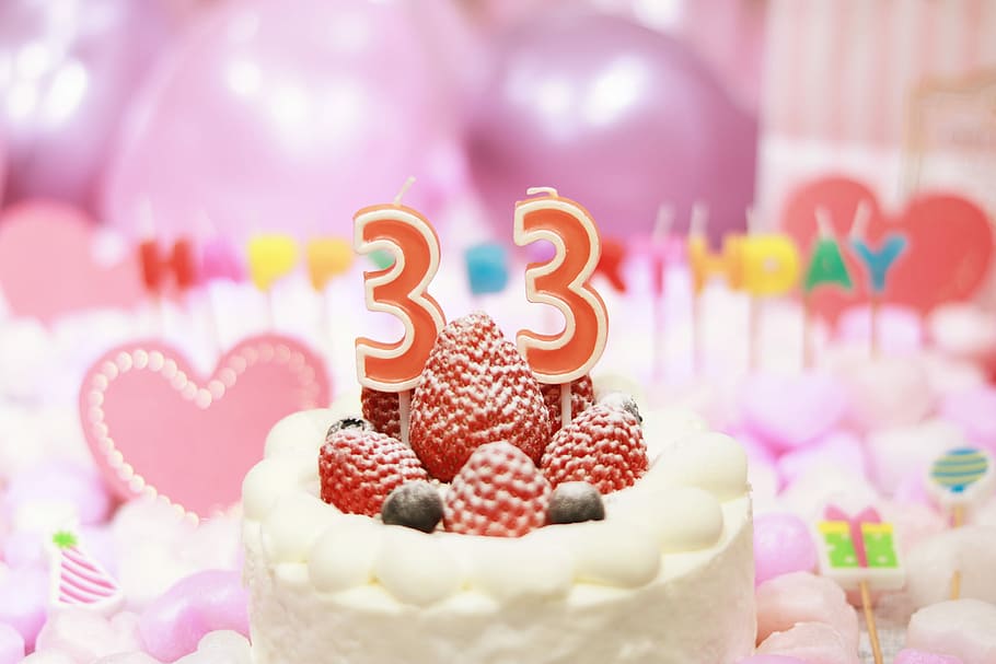 blanc, curt, pastís, maduixa, postres, menjar, menjar dolç, cupcake, celebració, aniversari, gel, gourmet, caramels, decoració, festa - esdeveniment social, cap gent, color rosa, al forn, berenar, pastís d'aniversari, dolç, menjar i beguda, esdeveniment, indulgència, esdeveniment de celebració, forma del cor, espelmes d'aniversari, temptació, emoció positiva, dia de Sant Valentí: vacances, pastís de boda, 1080P