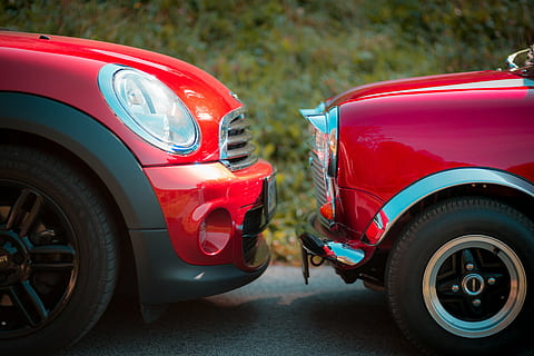 a închide, fotografie, roșu, mini cooper, clasic, timpul zilei, mini, dogar, auto, vehicul, epocă, Oldtimer, nostalgie, cadillac, oglindă, mașină veche, Anglia, mașină, a picta, raritate, retro, Flitzer, transport, în aer liber, zi, nici o persoana, vehicul cu motor, mijloc de transport, vehiculul terestru, roată, stil retro, obosi, drum, jucărie, oraș, mașină de jucărie, natură, multi colorate, lumina coada, crom, luxos, 5K, CC0, domeniu public, fără drepturi de autor