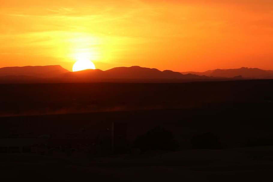 tramonto, alba, sol, natura, cielo, orizzontale, paesaggio, widescreen, all'aperto, nessuno, viaggio, deserto, marocchino, sole, scenics - natura, bellezza nella natura, colore arancione, montagna, scena tranquilla, la tranquillità, silhouette, ambiente, luce del sole, idilliaco, catena montuosa, maestoso, nuvola - cielo, cielo romantico, 2K
