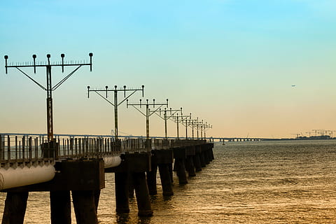 antena matrice, mare, apus de soare, cer, apă, natură, cer senin, dig, conexiune, consecutiv, frumusețe în natură, construită, pod, liniște, scenice - natura, nici o persoana, arhitectură, în aer liber, transport, pod - om construit, electricitate, post, post de lemn, 5K, CC0, domeniu public, fără drepturi de autor