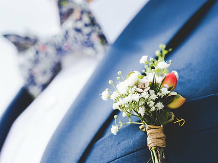 closeup, photo, white, petaled flowers, red, petaled, boutonniere, still, items, things, corsage, flowers, pin, groom, man, people, fashion, style, suit, bow, tie, bokeh, flower, bouquet, winter, snow, outdoors, nature, vase, plant, blue, cold temperature, flowering plant, fragility, vulnerability, beauty in nature, freshness, flower head, close-up, white color, flower arrangement, no people, inflorescence, day, petal, arrangement, selective focus, bunch of flowers, 4K, CC0, public domain, royalty free