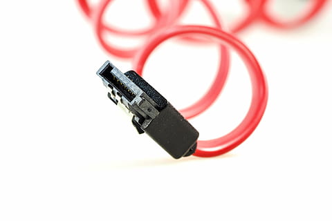 kabel, datamaskin, sata, s-ata, forbindelse, støpsel, pc, maskinvare, edp, databehandling, linje, periphaerie, makro, rød, svart, den, tilbehør, datailaufnahme, Datakabel, teknologi, datanettverk, internett, kommunikasjon, nettverkstilkoblingsplugg, hvit bakgrunn, trådløs teknologi, nærbilde, data utstyr, ingen folk, utstyr, skjære ut, ekstrem nærbilde, telefon, metalltråd, global kommunikasjon, telefonlinje, elektrisk utstyr, elektrisk komponent, tilkoblingsblokk, 4K, CC0, offentlig domene, opphavsrett gratis