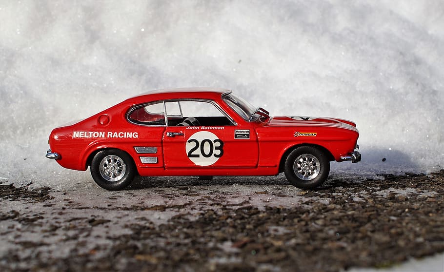 model de cotxe, ford, capri, capri, model, automàtic, ford, capri, model, oldtimer, joguines, cotxe esportiu, vell, vermell, esport de motor, neu, vehicle, clàssic, hivern, temperatura de fred, cotxe de joguina, dia, a l'aire lliure, manera de transport, cotxe, transport, automòbil, vehicle terrestre, naturalesa, cap gent, joguina, enfocament selectiu, carretera, ciutat, vista lateral, roda, 2K