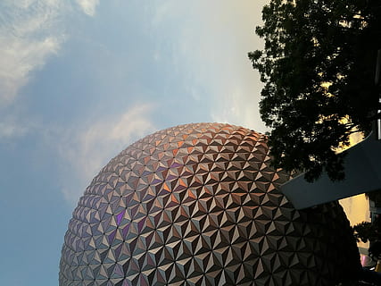 epcot al tramonto, architettonico, fotografia, oro, viola, costruzione di palle, epcot, disney, albero, tramonto, Alba, pianta, cielo, natura, esterno dell'edificio, nuvola - cielo, struttura costruita, architettura, giorno, Inquadratura dal basso, nessuno, all'aperto, modello, costruzione, moderno, luce del sole, città, avvicinamento, cupola, 2K, CC0, dominio pubblico, privo di copyright