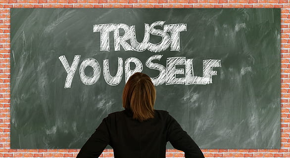 femme, portant, noir, chemise, permanent, de face, tableau à craie, chemise noire, planche, école, confiance en soi, continuer, décourager, vers l'avant, croyez, estime de soi, confiance, personnalité, ardoise, enseignement, craie, apprendre, éducation, tableau d'écriture, entraînement, barbouillé, Université, étude, amour propre, libération de soi, auto-réflexion, Sécurité, souveraineté, auto sécurité, sentiment d'identité, affirmation de soi, soi, maîtrise de soi, retenue de soi, auto-restriction, confession de soi, pense, psychologie, comportement, l'amour de soi, ego, ressentir, image de soi, lui-même, positif, acceptation de soi, je, vie consciente, tableau noir, femmes, salle de cours, apprentissage, personnes, craie - matériel d'artiste, ethnie caucasienne, les femelles, texte, étudiant, une personne, l'écriture, signe, vue arrière, adulte, Vrais gens, écriture occidentale, la communication, modes de vie, Vêtements décontractés, la taille, cheveux, architecture, coiffure, couleur noire, Activité de loisir, 5K, CC0, domaine public, libre de droits