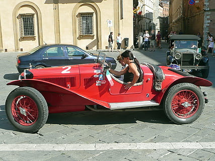 oldtimer, siena, Červené, auto, boční pohled, automobilového průmyslu, sportovní auto, pozemního vozidla, ulice, přeprava, motor, luxus, klasický, konvertibilní, způsob dopravy, architektura, motorové vozidlo, exteriér budovy, město, stavba, skutečných lidí, náhodné osoby, den, ženy, jedna osoba, dospělý, retro stylu, životního stylu, 1080P, CC0, veřejná doména, bez autorských práv
