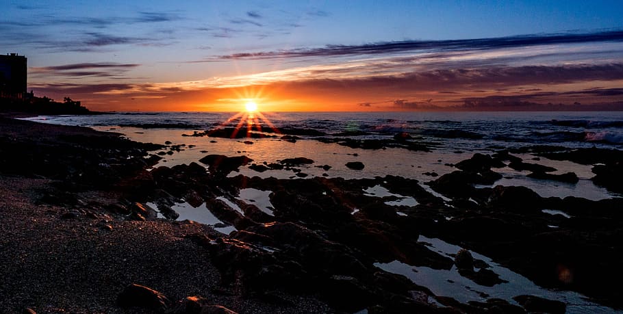 alba, núvols, cel, posta de sol, horitzó, mar, despertar, sortida de sol, dia, naturalesa, espanya, andalusia, platja, quietud, malaga, demà, paisatge de la sortida del sol, calahonda, vespre, línia de costa, aigua, bellesa a la natura, escenics - natura, terra, sol, tranquil·litat, escena tranquil·la, núvol - cel, rock, llum solar, rock - object, horitzó sobre l’aigua, sòlid, cap gent, a l'aire lliure, flare de la lent, brillant, 4K