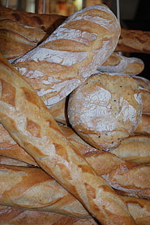 bröd, kraft, stel, bageri, mat, friskhet, brödlimpa, bakad, mat och dryck, fortfarande liv, närbild, inomhus, inget folk, klar att äta, Lagra, välbefinnande, tabell, högvinkelvy, fokusera på förgrunden, äta nyttigt, flathet, till salu, bantning, frestelse, mellanmål, 4K, CC0, offentligt domän, royaltyfria