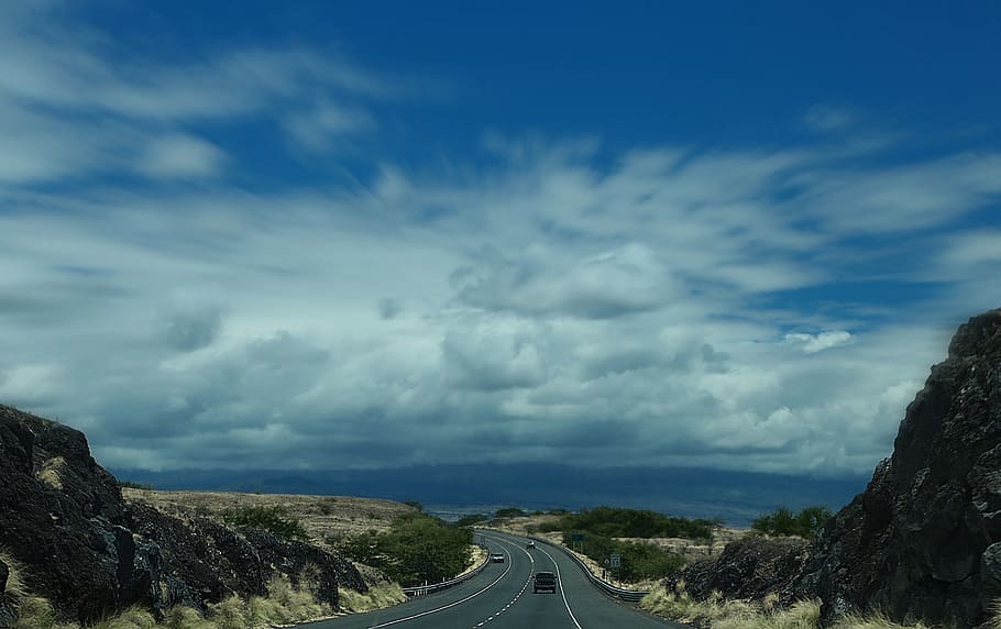 autostrada senza pedaggio, autostrada, nuvole, strada, modo, cielo, mezzi di trasporto, asfalto, paesaggio, itinerario, orizzonte, blu, direzione, viaggio, trasporto, guidare, guida, destinazione, la strada davanti, nuvola - cielo, natura, pianta, nessuno, scenics - natura, albero, bellezza nella natura, giorno, simbolo, scena non urbana, la tranquillità, strada di campagna, cartello, scena tranquilla, all'aperto, prospettiva decrescente, lungo, 2K