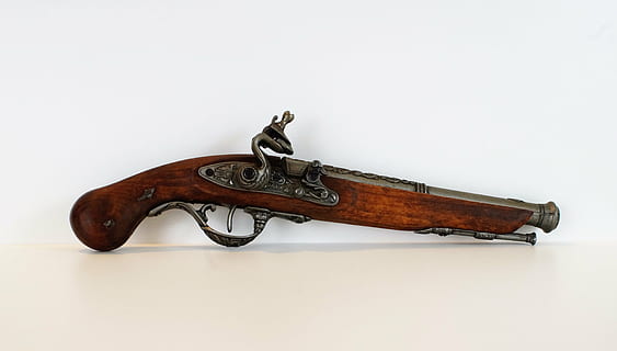 pistola, muzzleloader, arma, vell, arma de foc, edat mitjana, perillós, guerra, històricament, defensa, perill, sol objecte, bala, tir de l'estudi, cap gent, fons blanc, el passat, història, antiguitat, a l'interior, rifle, material de fusta, protecció, seguretat, tallar, salvatge oest, còpia espai, ornamentat, estil clàssic, 5K, CC0, domini públic, lliure de regalies