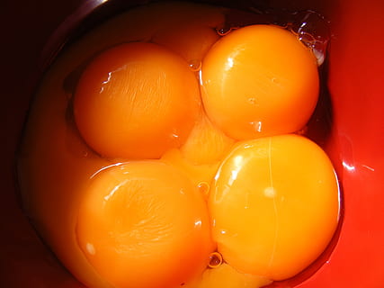 gebrochen, Ei, Eier, Innerhalb, Eizelle, Gelb, Eigelb, Lebensmittel, Getränk, Essen und Trinken, Wohlbefinden, gesundes Essen, Frische, orange Farbe, Gemüse, Stillleben, drinnen, Nahansicht, keine Leute, Rohkost, direkt darüber, Obst, High Angle View, Gruppe von Objekten, rot, Paprika, Orange, 2K, CC0, gemeinfrei, lizenzfrei