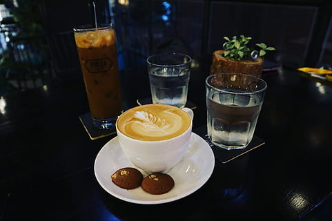coffee, table, tea, cup, drink, cafe, food, desk, hot, food and drink, refreshment, glass, drinking glass, household equipment, indoors, still life, freshness, alcohol, ice cube, cold temperature, no people, citrus fruit, coffee - drink, bar - drink establishment, frozen, bar counter, crockery, tray, 4K, CC0, public domain, royalty free