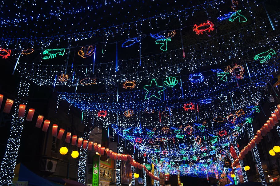 lukang, carnavals, nit, il·luminat, multicolor, decoració, cap gent, equips d’il·luminació, brillant, celebració, llum, vista d’angle baix, arquitectura, penjant, gran grup d'objectes, ciutat, estructura construïda, a l'aire lliure, llum - fenomen natural, patró, abundància, Festival, 4K