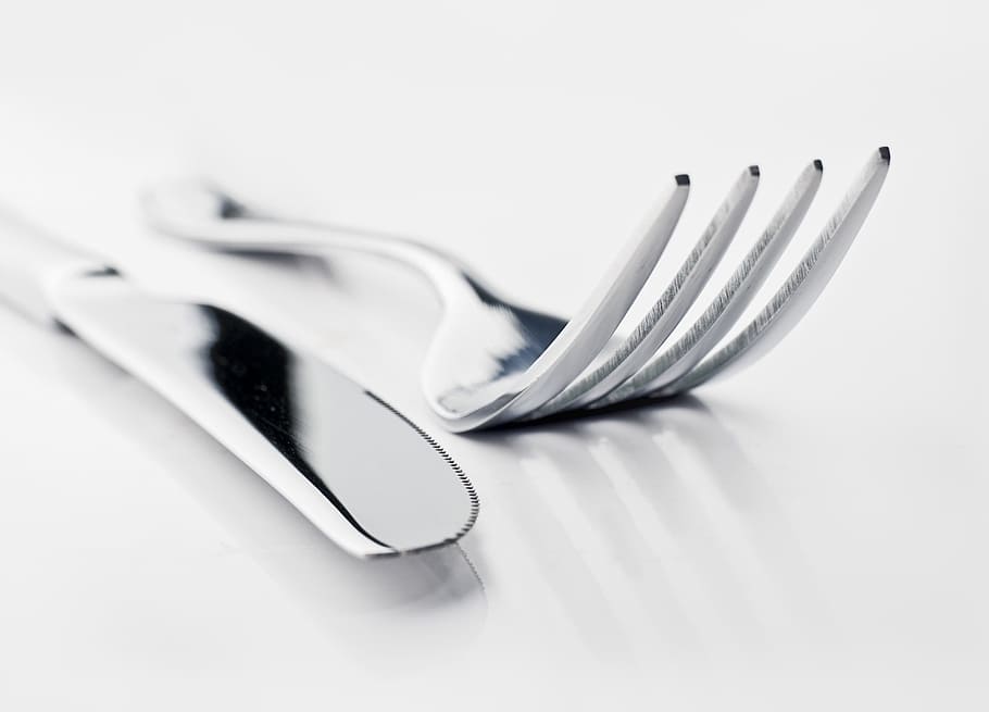tancar, foto, gris, forquilla, ganivet de pa, ganivet i forquilla, taula, restaurant, conjunt, dinar, aïllat, cuina, brillant, plata, acer, coberts, inoxidable, sopar, primer pla, esmorzar, vaixella, equipament, estris de cuina, formal, menjar, plat, buit, menú, servei, objecte, alimentació, tallar, organització, configuració de taula, cuinar, tir de l'estudi, cap gent, fons blanc, estri de cuina, a l'interior, equipament per a la llar, metall, sol objecte, utensili per menjar, plata - metall, enfocament selectiu, dos objectes, menjar i beguda, Color blanc, acer inoxidable, color plata, còpia espai, grup d'objectes, ganivet de taula, aliatge, 2K