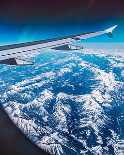 fly, bjergkanter, lavvinkelfotografering, bakke, dagtimerne, vinge, bjerg, sne, ser ned, flyvende, flyvningen, udendørs, vindue, luftfartøj, flyvinger, transportmidler, transportform, luftfoto, natur, scenics - natur, skønhed i naturen, rejse, blå, himmel, vand, bevægelse, på farten, miljø, ingen mennesker, snedækket bjerg, 2K, CC0, offentligt domæne, royaltyfrie